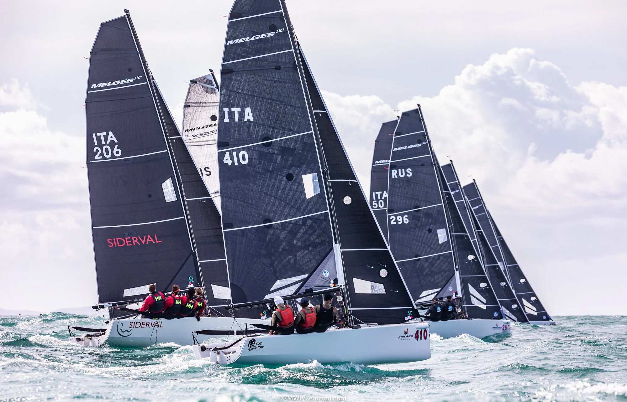Melges 20 World Championship, a sparkling start in Cala Galera