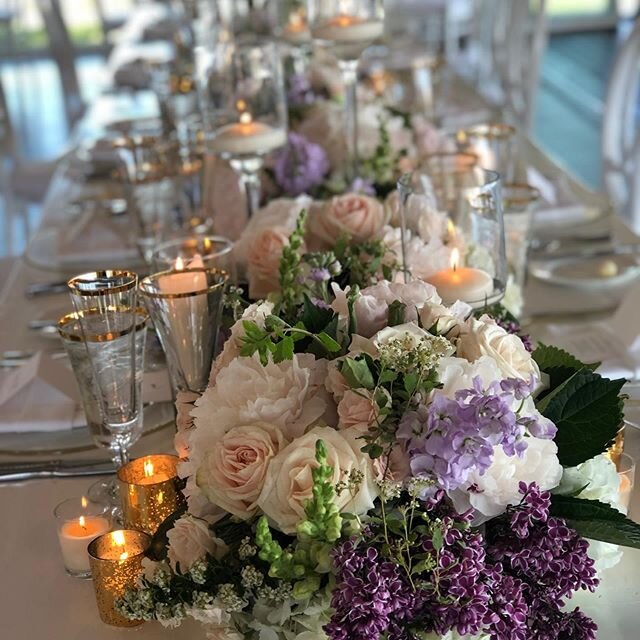 To all my colleagues and couples who have placed their faith in me, let us all remain hopeful and look to the future. Spring palette grace these tables @chathambarsinn @truenortheventrentals @peakeventservices. 
#capecodweddings #chathambarsinnweddin