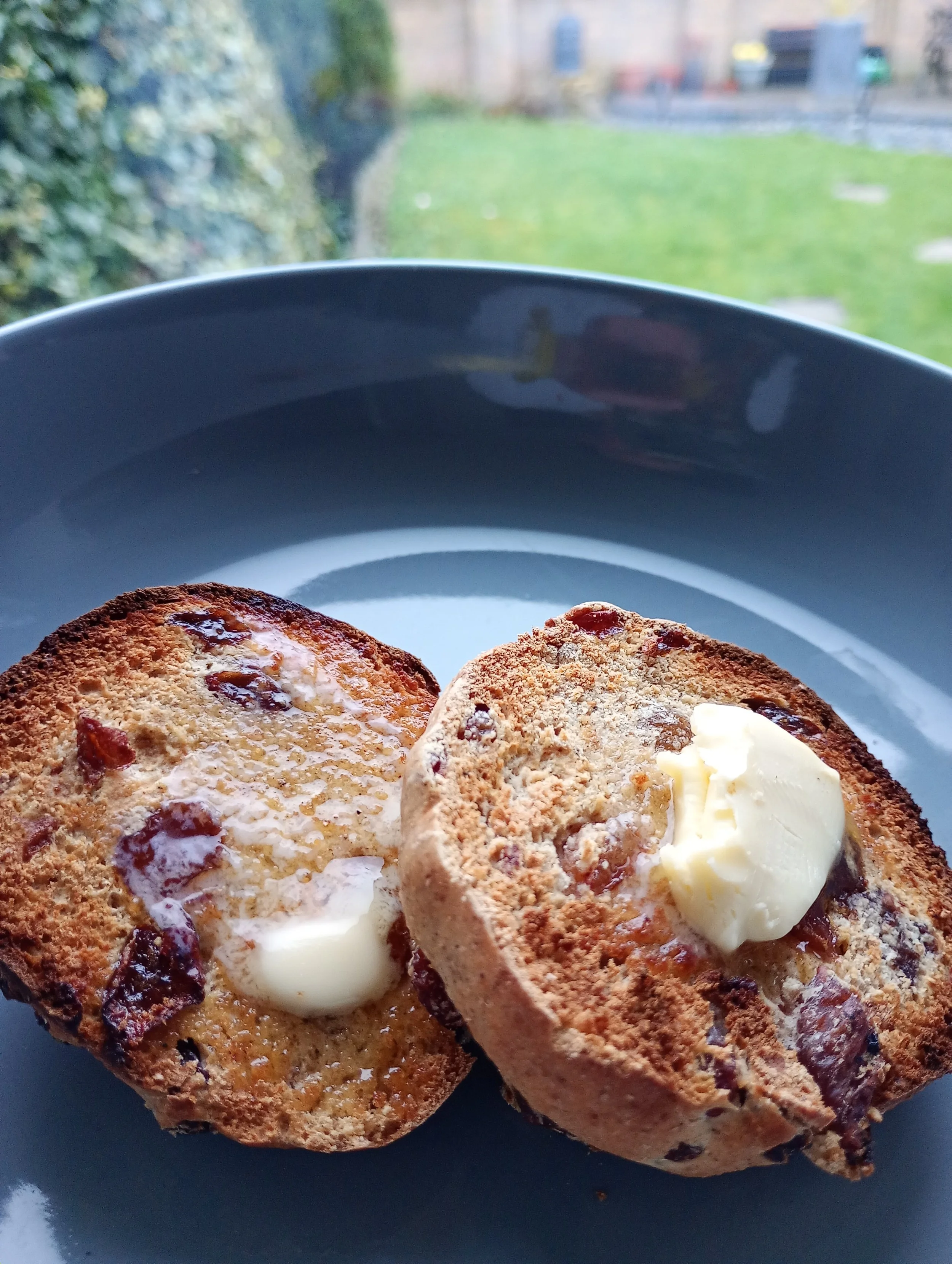 Hot 'Cross' Teacakes!