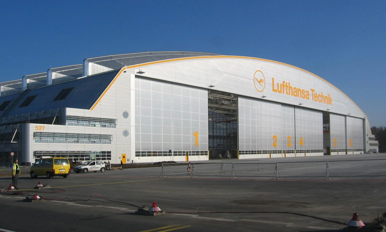 Lufthansa Hangar_01.jpg