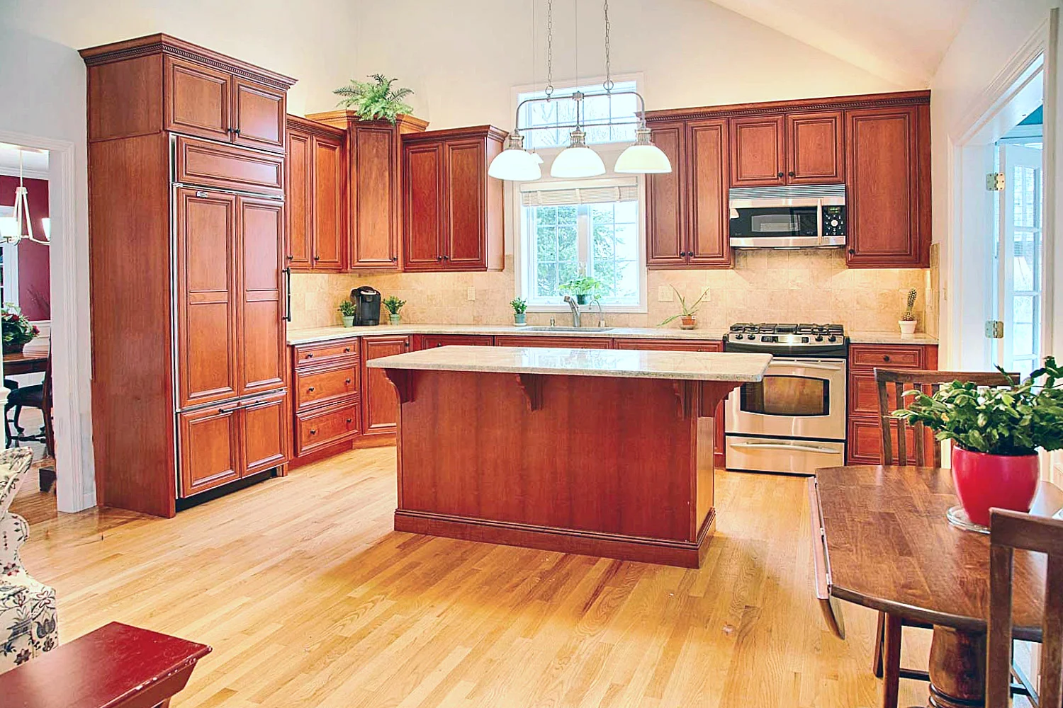 The exquisite kitchen has a timeless design and is easily maintained.