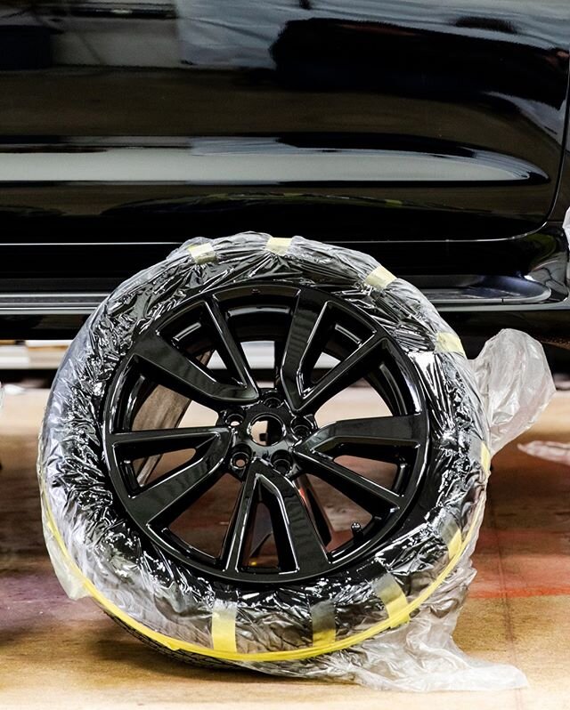 When you do what you love...there is no such thing as #humpday ✊ #RimRevolution #MilwaukeeRims #Wisconsin #Milwaukee #PaintedRims #BlackRims #BlackOut #RimJob #Hustle #Grind #Rims #Wheels #Dowhatyoulove #Vehicles #MKE #414 #GrindDontStop #HustleDontQ