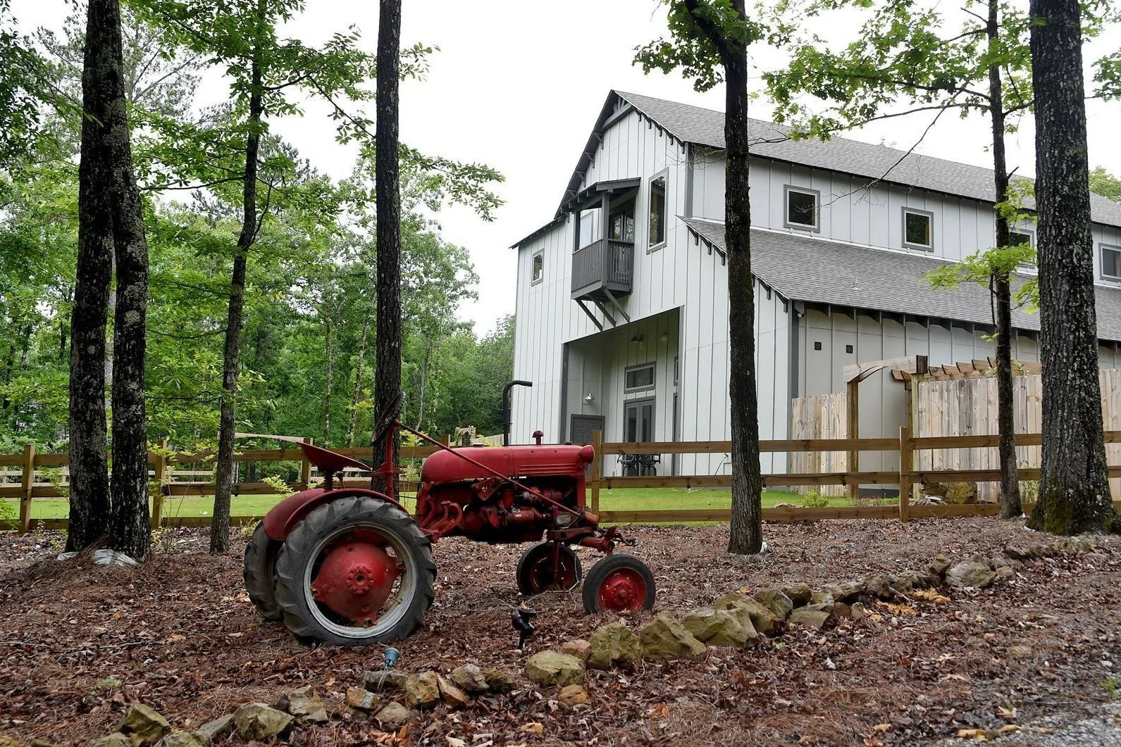 Rustic barn exterior at Crest Farm Barn wedding venue in Alabama featuring scenic farmland and a countryside event setting.