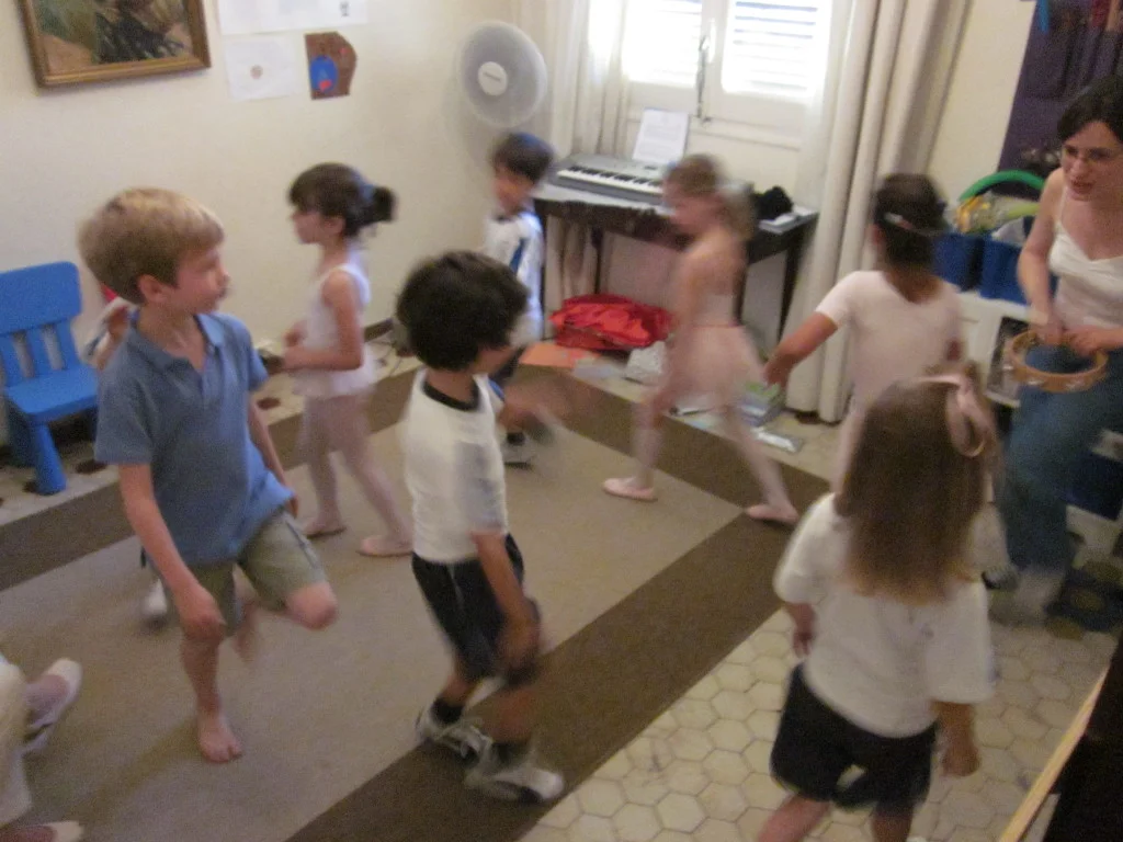 Corporal movement with music in class