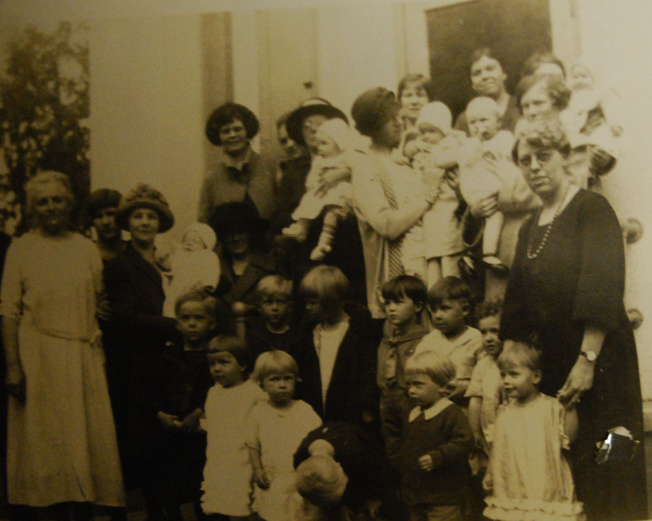 Mothers and children, 1920s