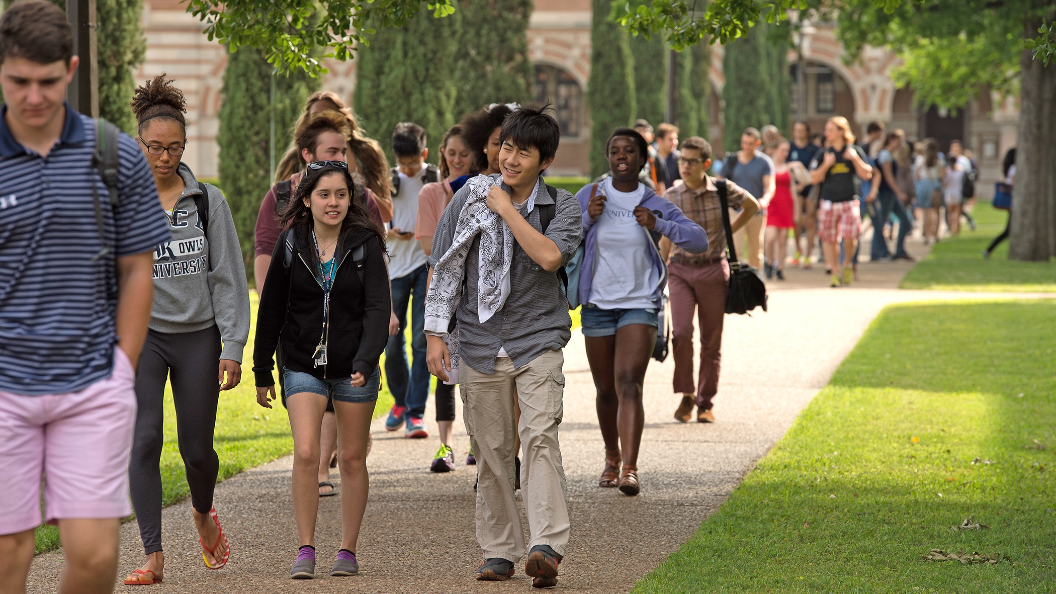 Rice University students walking to class.jpg