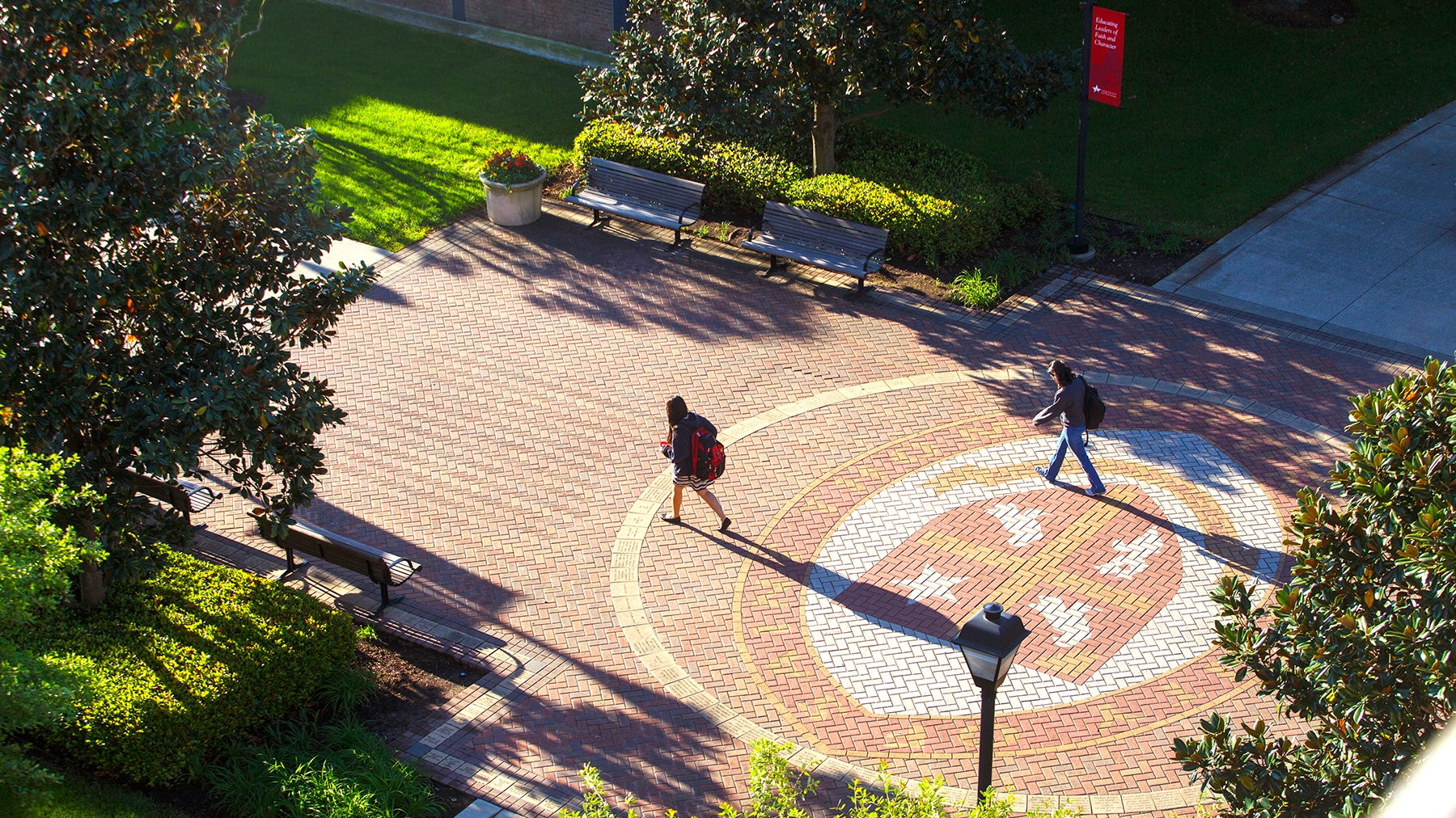 (UST)University Seal Plaza.jpg