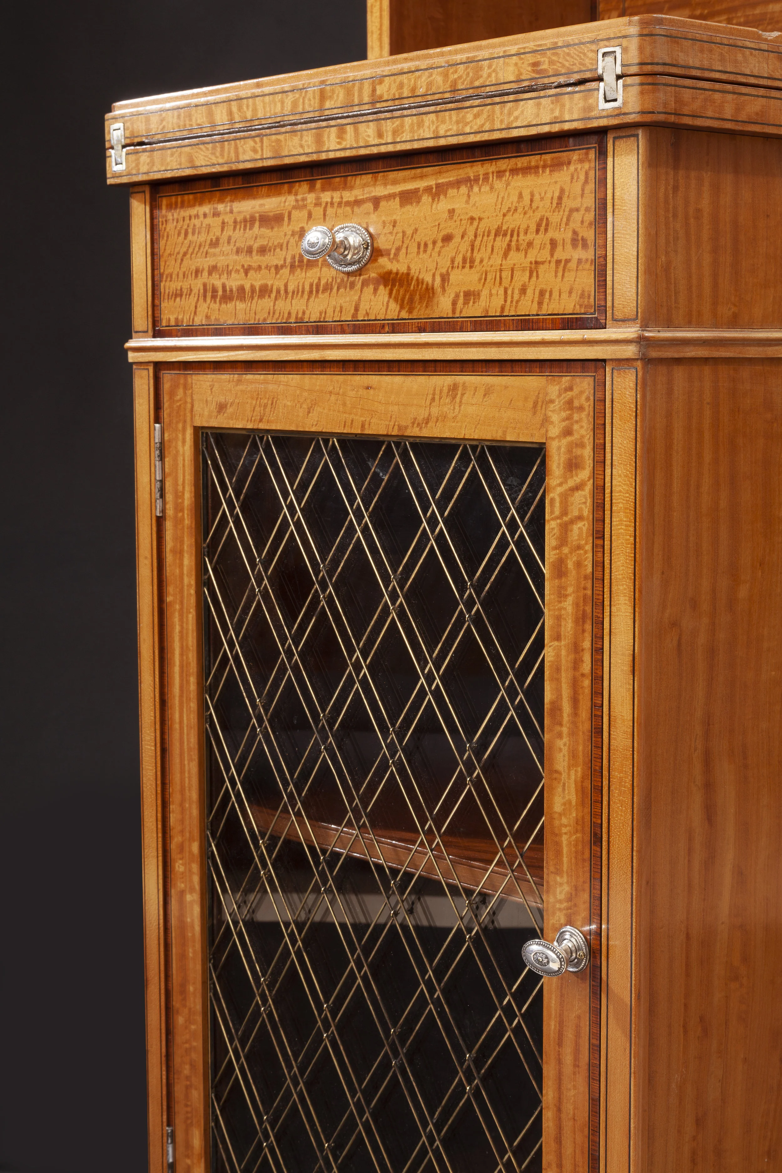 Queen's Secretaire_1369.jpg