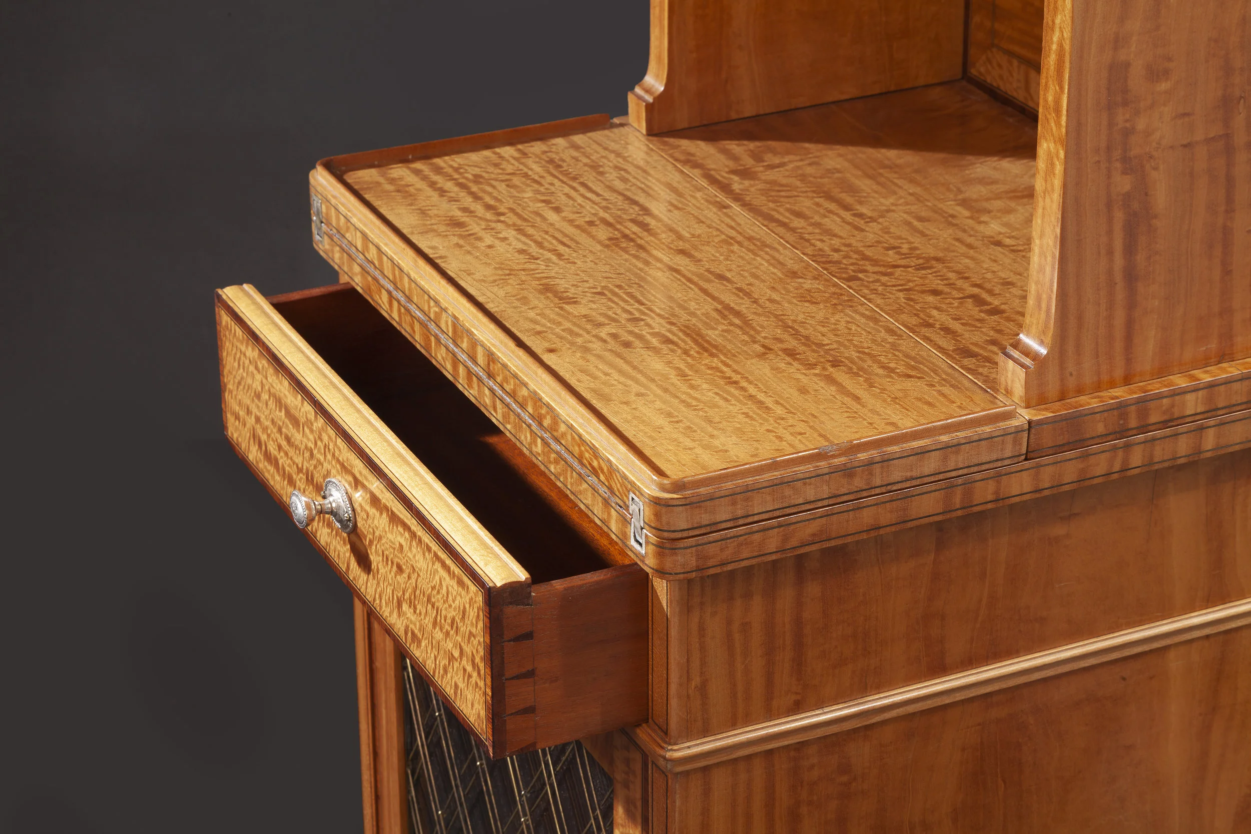 Queen's Secretaire_1355.jpg