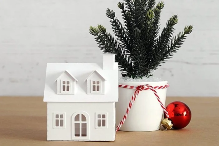 mistletoe-place-paper-house-close-578411.jpg