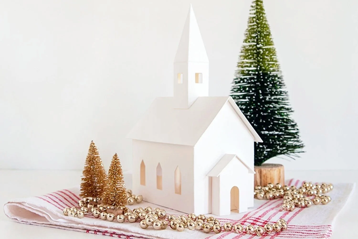 church-putz-house-close-740665.jpg