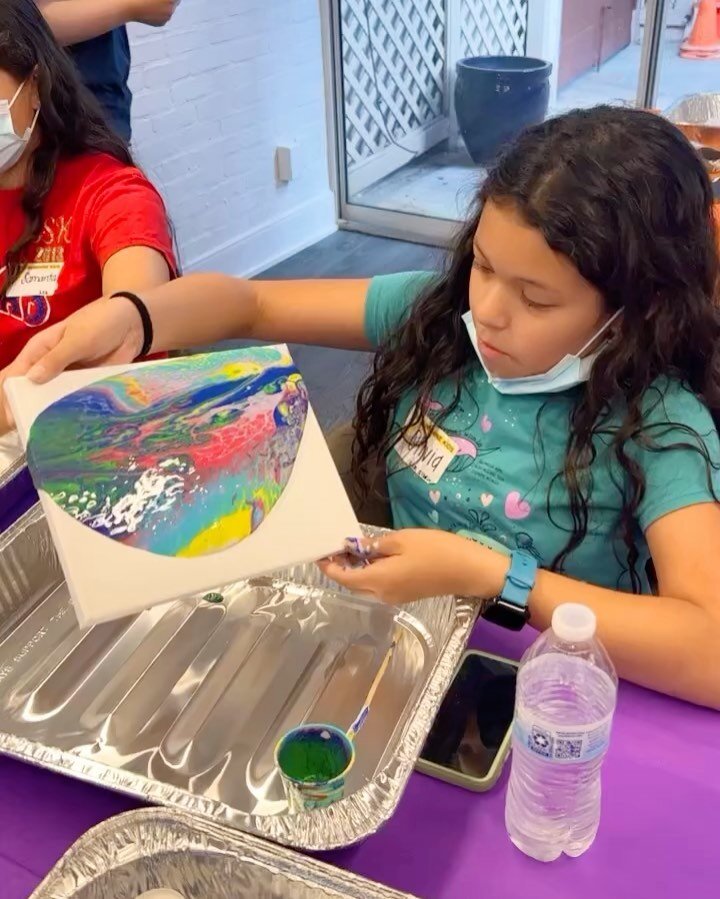 Dr.Shetal Amin recently brought her own sunshine to @sunshinekidsorg when she hosted a fabulous painting party for the kids! ⭐️💫⚡️

We are so thankful for her time, donation of all of the supplies and her passion for using ART to heal!  Thank you so