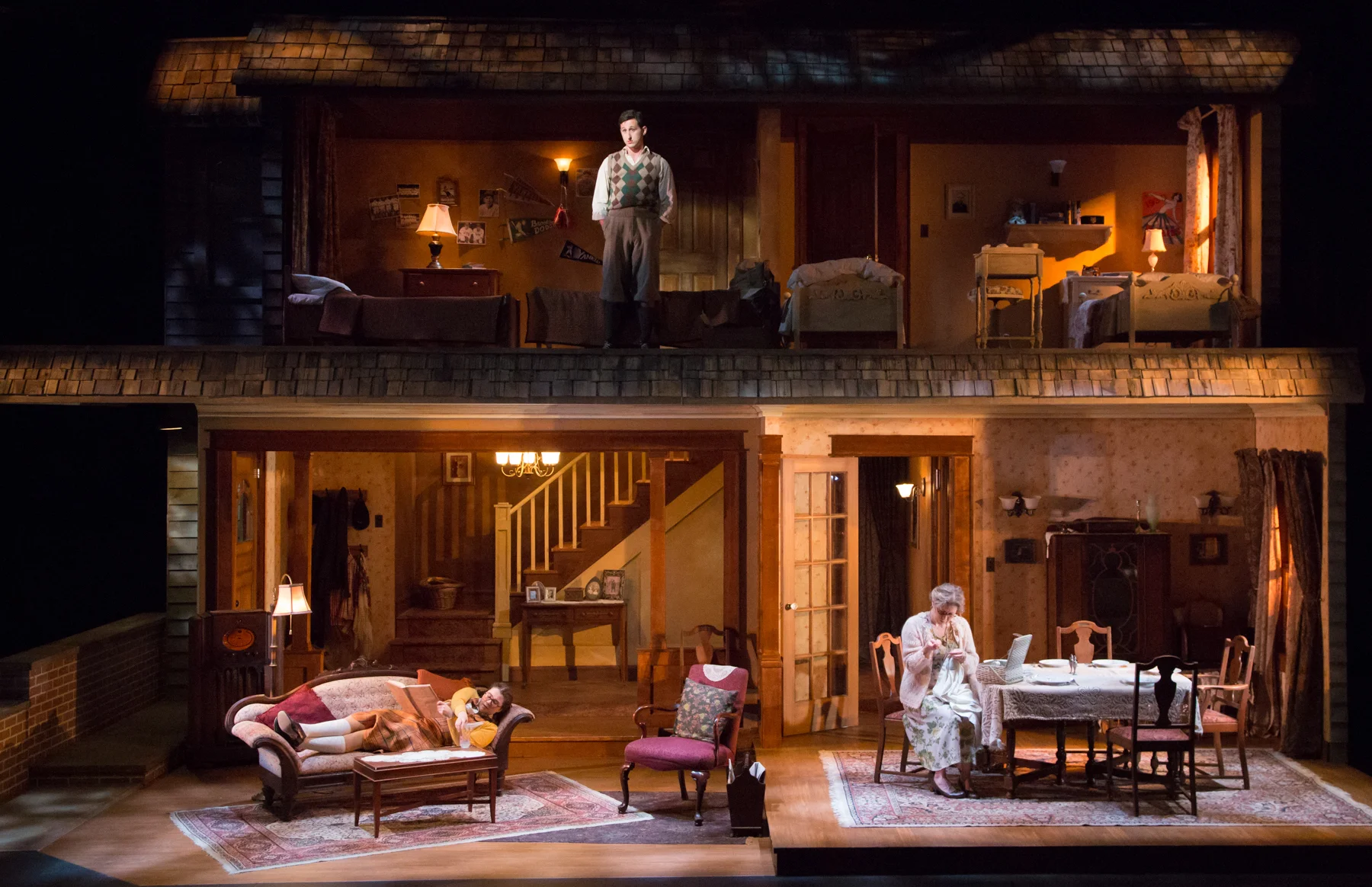 (Harold Green Jewish Theatre, Brighton Beach Memoirs. Set Sean Mulcahy | LX Siobhan Sleath | WRD Alex Amini) photo by Joanna Akyol
