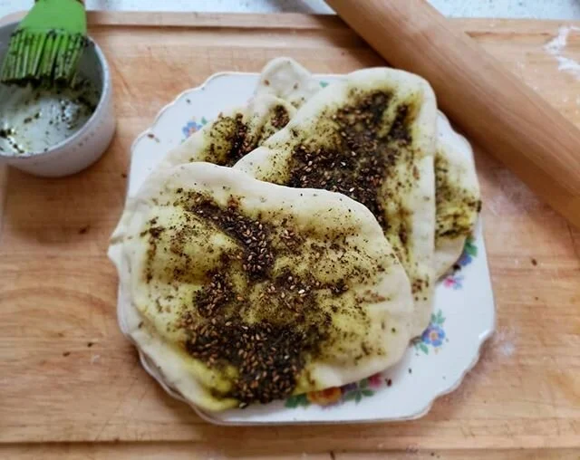 Been messin' around with some flatbreads recently. Chasing pockets, pillowy textures and perfection! Pictured is a sourdough flatbread with zaatar and a whole wheat pita. 
#pita #flatbread #sourdough #zaatar #bread #breadbaker