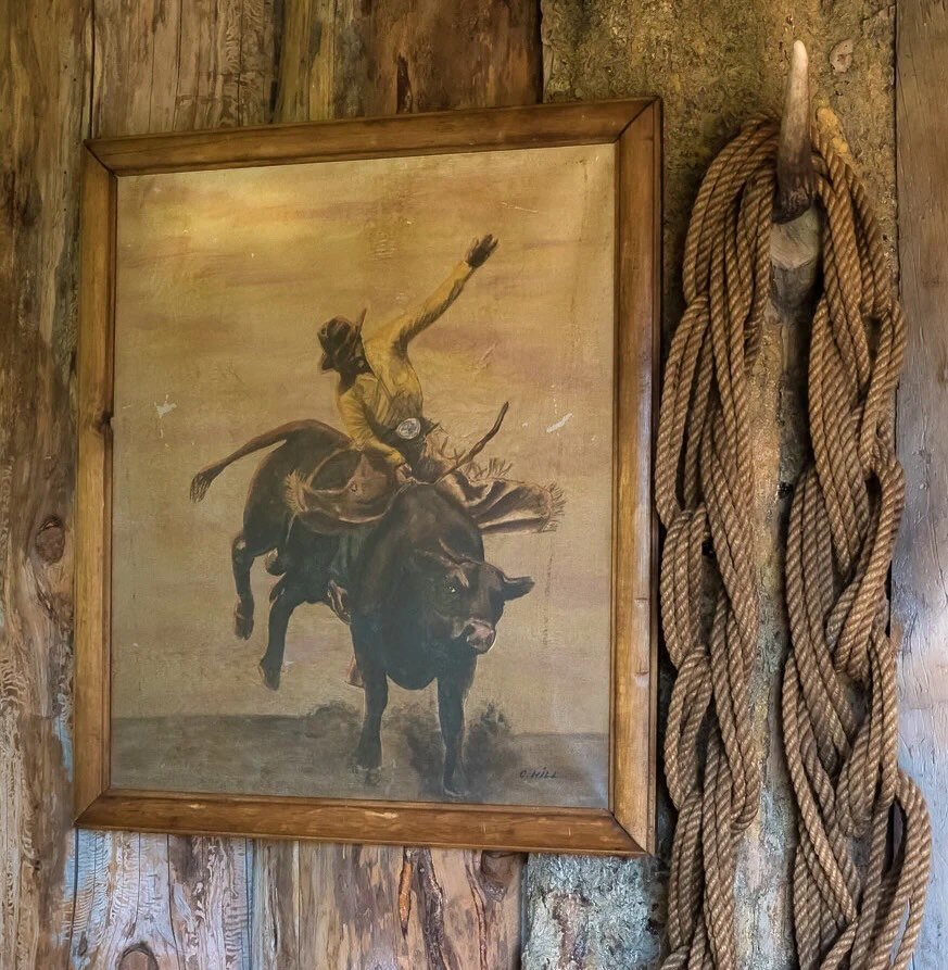 I love collecting unique pieces because they can single-handedly change how you view a vignette in a room. And in case you didn&rsquo;t know, I sell some of my finds on my site. Swipe for a few of my current favorites.. I&rsquo;m currently a bit low 