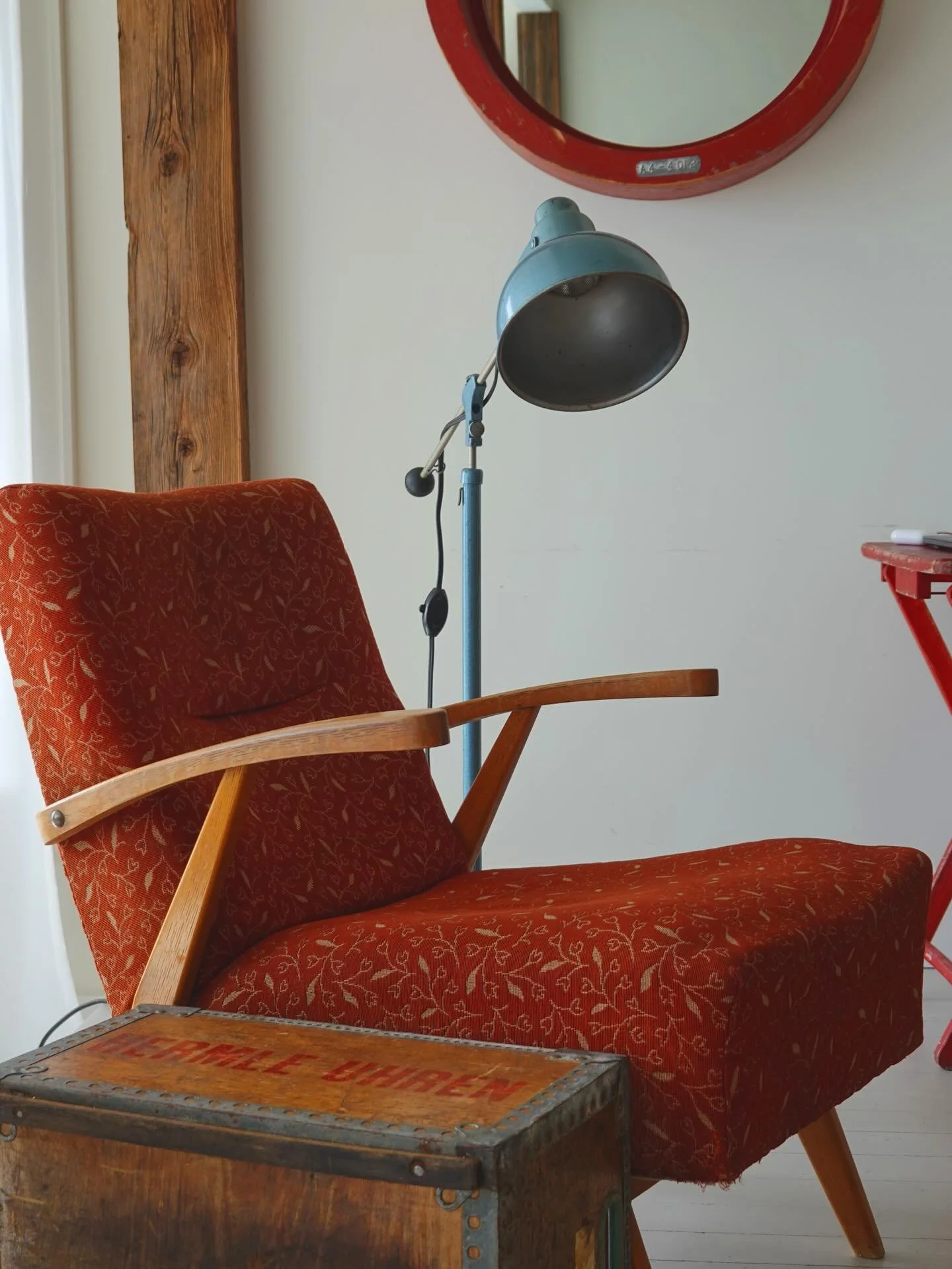 I have had so much fun collecting accessories for this beach cottage. &hellip; a metal standing&nbsp; light&nbsp; from Mongers Market (sadly now closed); German wood crates as side tables from Brimfield; School clock from Hudson , NY. If you absolute
