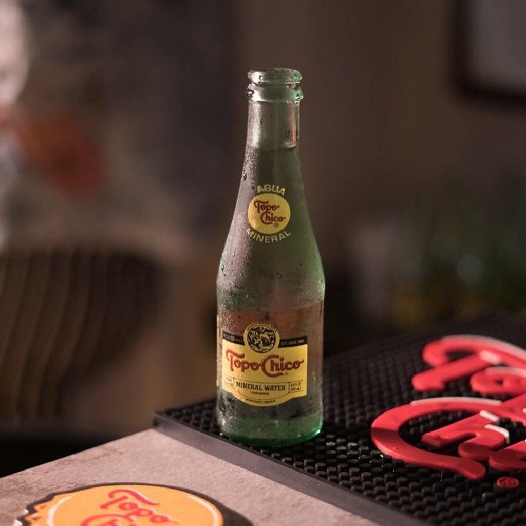 A special thank you to @topochicousa for being one of our sponsors for @gallery1325 Stay tuned for other gallery events to sample this delicious beverage! Thank you for supporting the arts! 📷: @kaidiaz 
#art #topochico #gallery #gallery1325 #skatede
