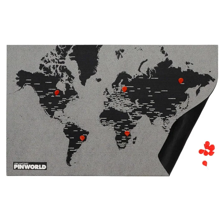 Palomar-Pin-World-schwarz-mit-roten-Reisszwecken-Freisteller.jpg