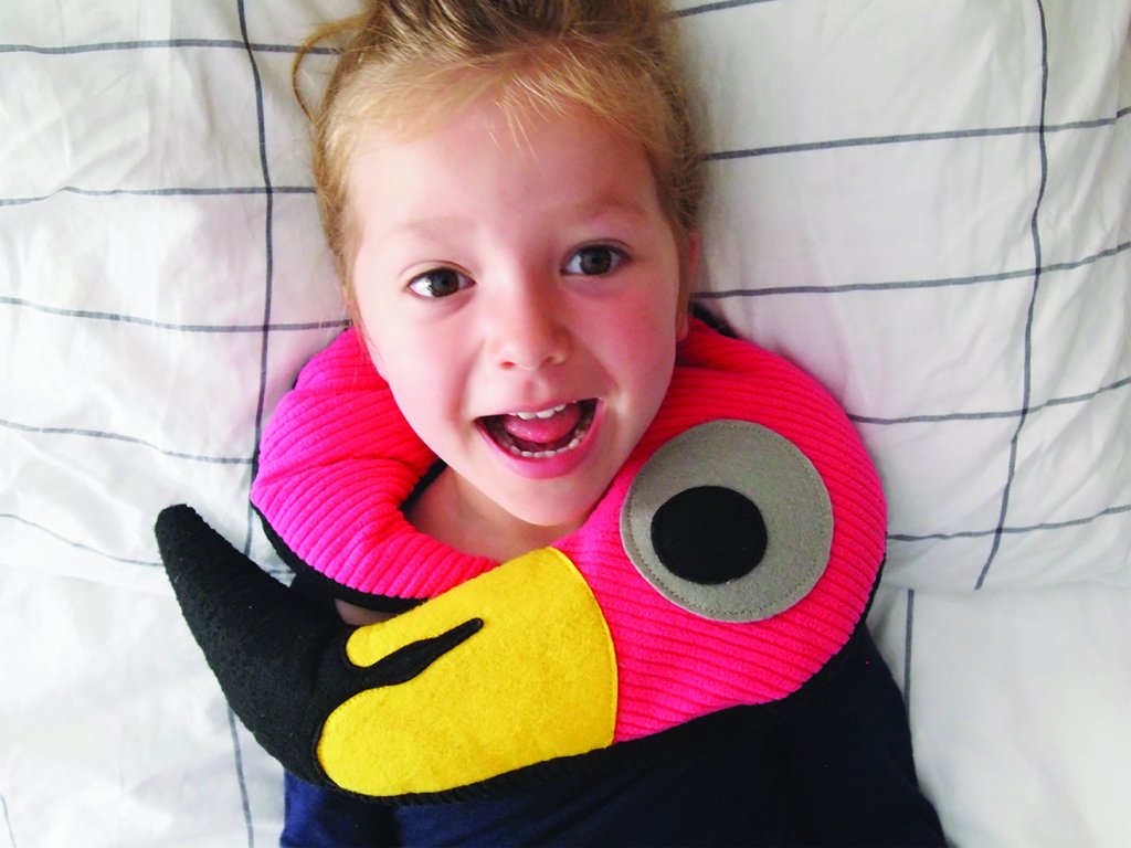 1623_Huggable_Flamingo_en_Zoe_1024x1024.jpg