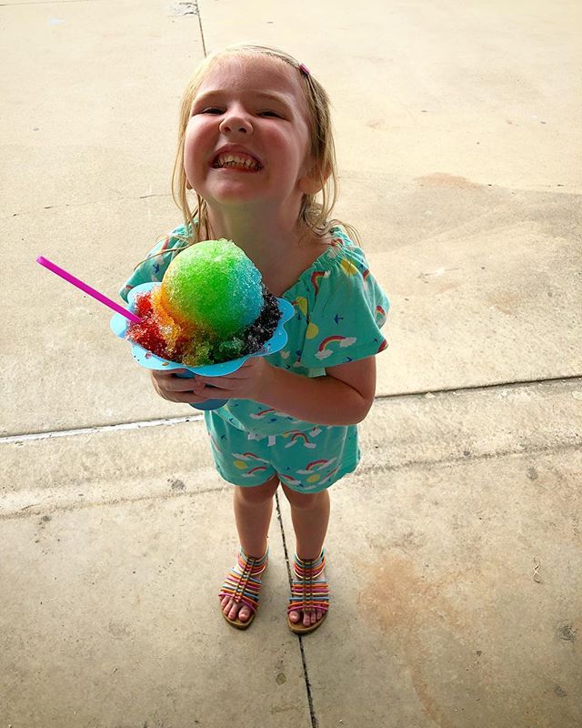 She is the ultimate rainbow 🌈 She is not only tasting the rainbow but also wearing it!
.
.
.
.
#smile #happy #dugoutdelights #rainbow #ultimateconcessions #snokone #louisvilleslugger