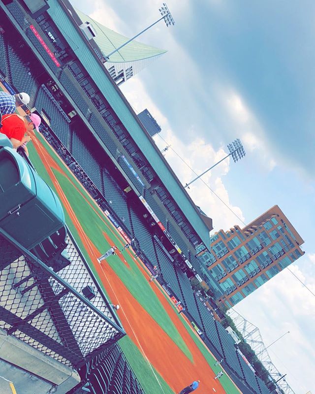 Come out &amp; watch the Louisville Stars play! 💫 You don&rsquo;t want to miss the Bluegrass World series Championship game!
.
.
.
.
Game time is at 6! ⚾️ #ultimateconcessions #louisvillestars #louisvillesluggerfield #dugoutdelights