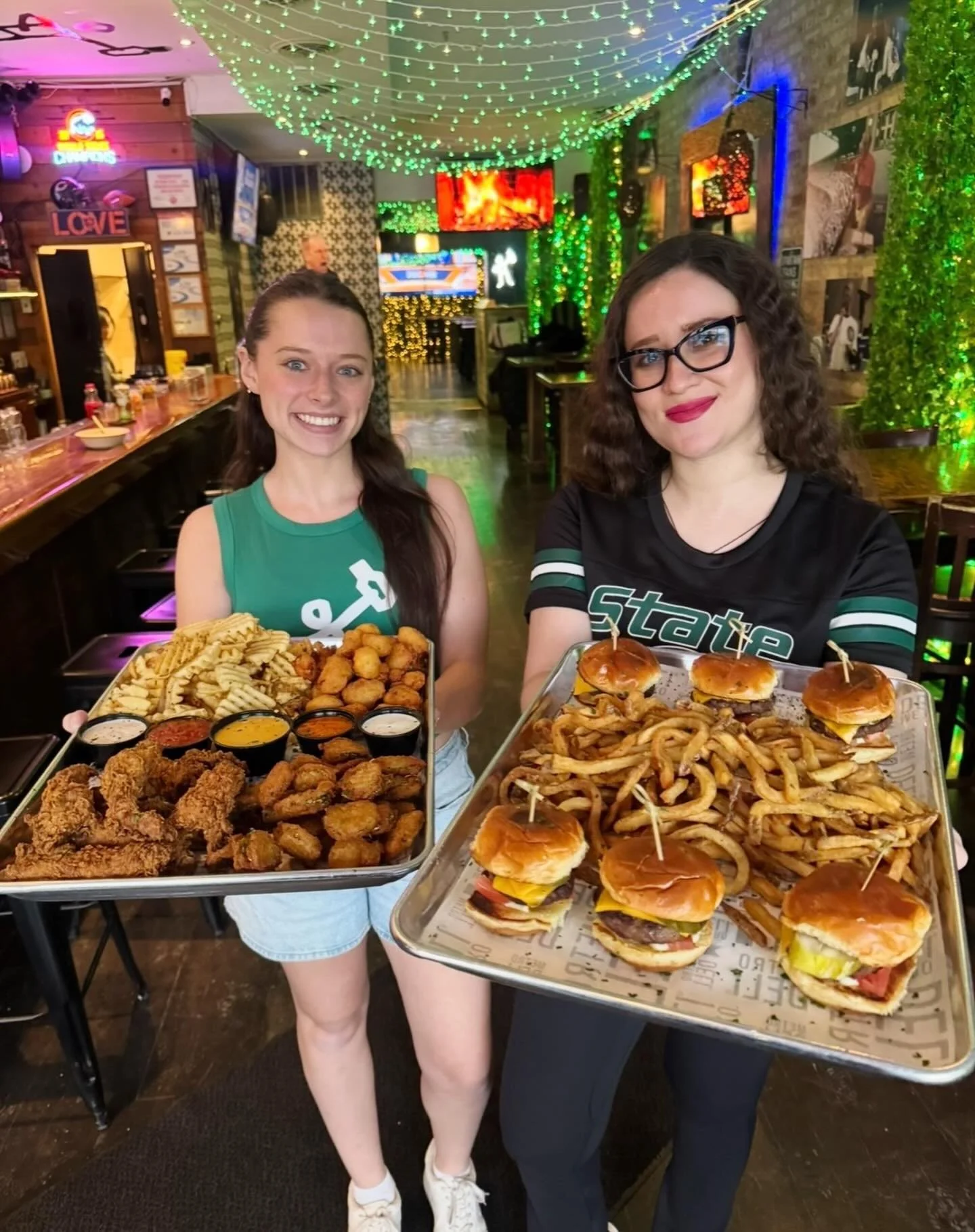 BIG GAME TOMORROW 📣🏀
MSU vs Purdue at 7pm&hellip; let&rsquo;s pack the house! 💥 Don&rsquo;t forget to wear green! Pregame starts at 5pm. 🍺

Reserve your table: https://www.stretchbarchicago.com

Ps: we&rsquo;re offering 3 complimentary group food