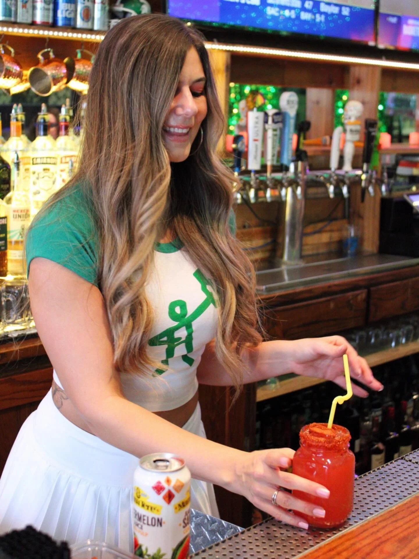 Saturday mood. 🍹✨ We&rsquo;re mixing up your favs all day long! 

Ps: MSU vs Ohio State TOMORROW. 📣
📺 Game starts at noon, but the pregame starts at 11! 

Reserve your table: https://www.stretchbarchicago.com

#stretch #wrigleyville #msu #partytim