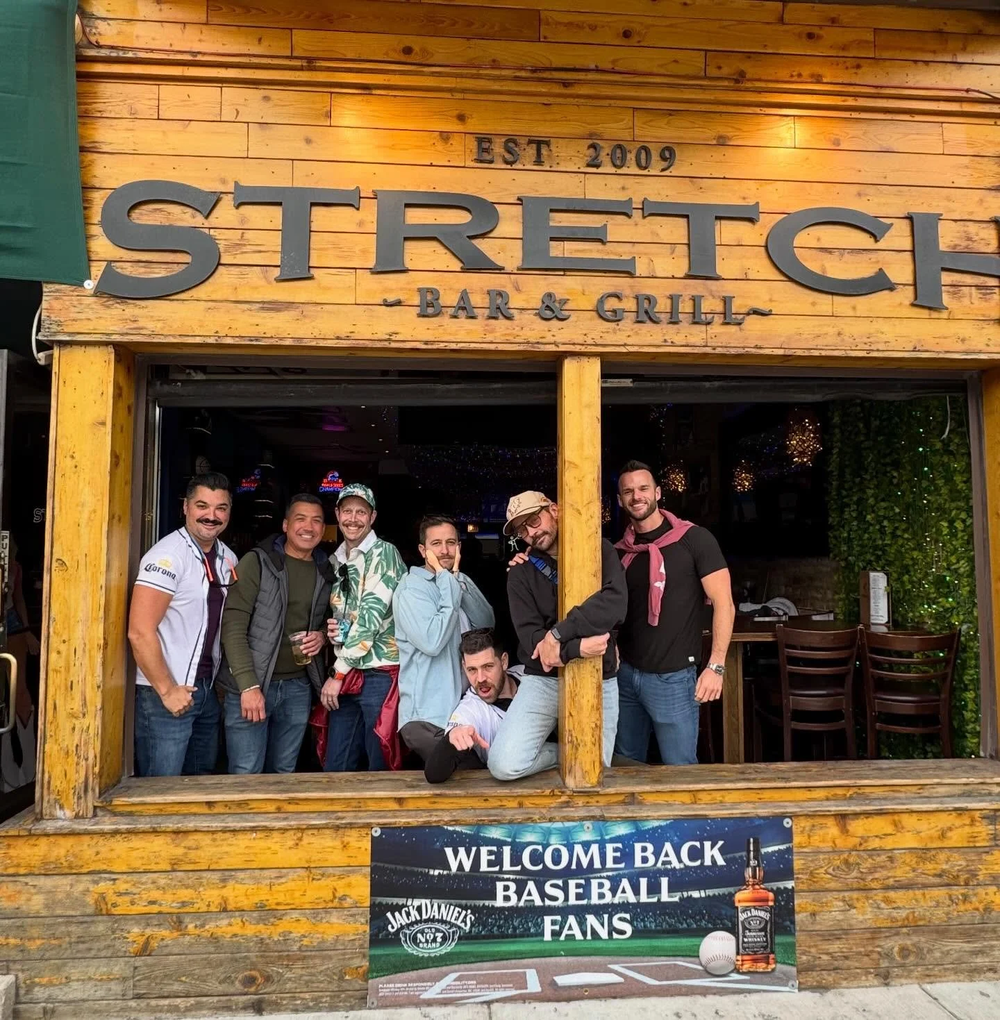 GAME DAY VIBES. Swing on by for #MondayFunday. 🎉
⚾️ Cubs vs Angels at 6:40PM 
⏰ Open at 4:30pm 

$10 Chicago Style Dog + Beer combo
$6 Cubs Bombs 

Reserve table/book a party: https://www.stretchbarchicago.com

#stretch #wrigleyville #cubs #chicago 