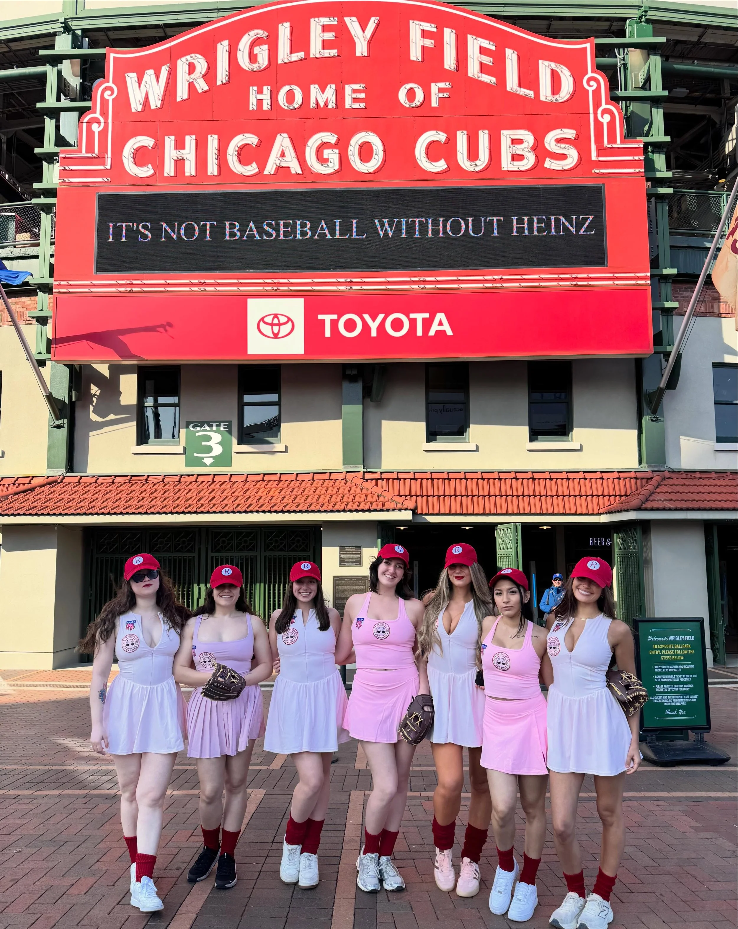 Batter up, babes&hellip; something BIG is coming to Stretch on June 15th. ⚾️🍻

#leagueoftheirown #wrigleyville #stretch #privateparties #popup