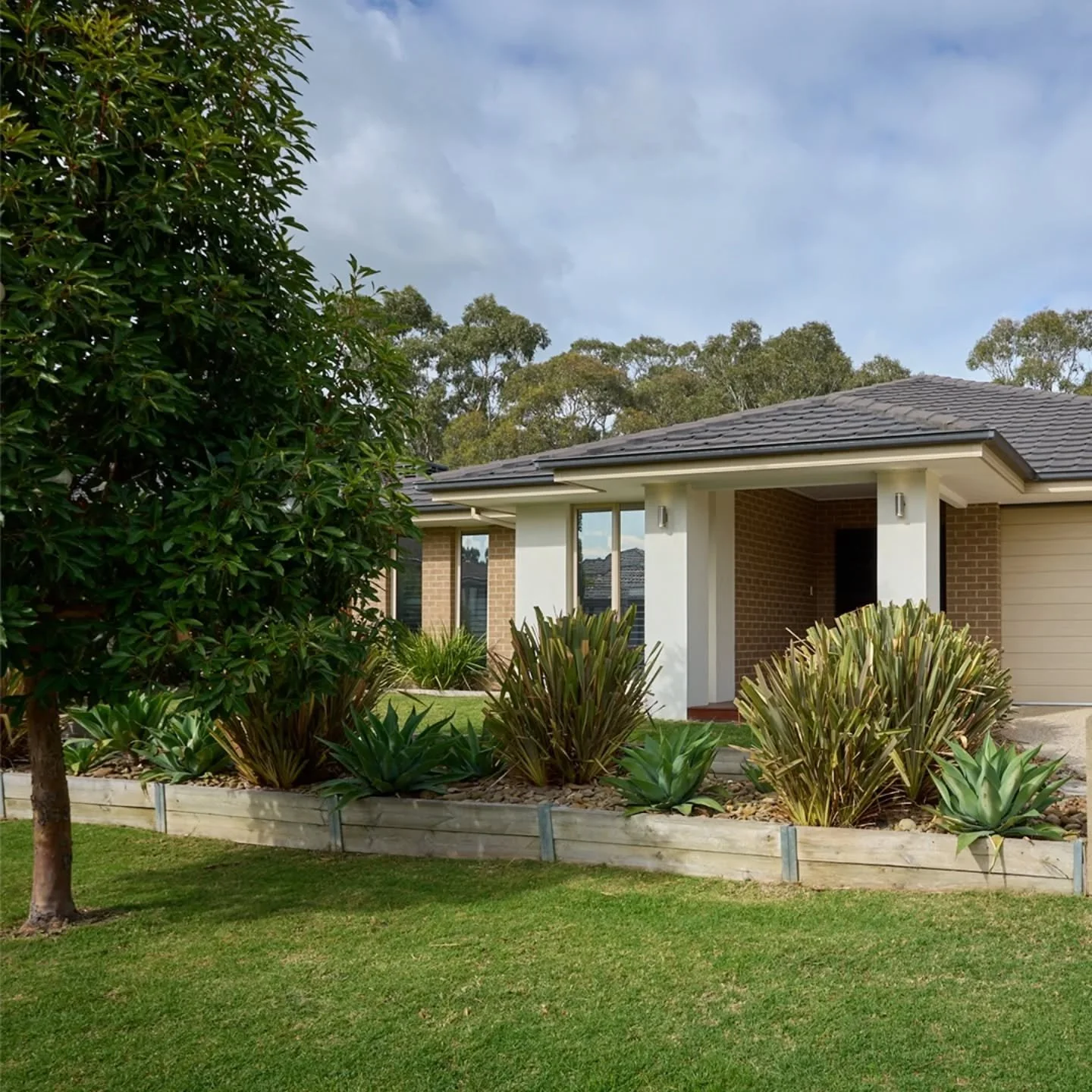 Beautifully styled home by the owners listed by Munn Partners Real Estate.

#realestate #interior #architecture #builder #homestaging #styling
