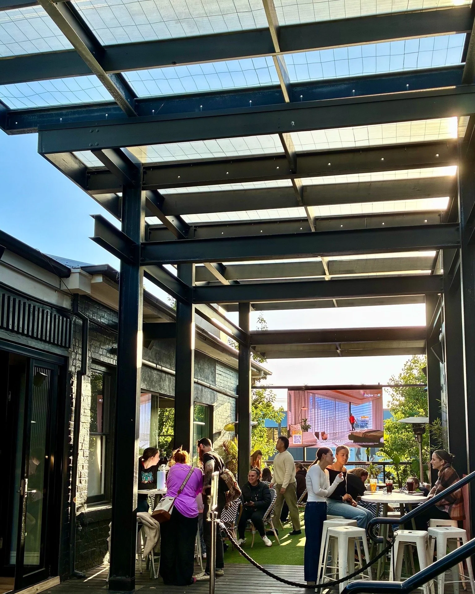 There&rsquo;s something special about Sunday sessions on our rooftop: warm afternoon sun, your favourite people all in one place and that perfect mix of good food, great drinks and relaxed vibes.

Settle in with a classic pub meal, raise a beer (or t