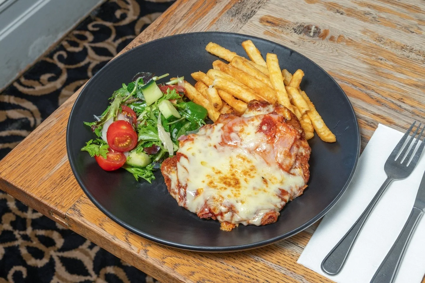 It&rsquo;s Thursday today, and at Bells Hotel that means $25 parmas all day and night long - and yes, that includes a beer, wine or soft drink!

Go classic with our Chicken Parma, turn up the heat with the Spicy Mexican Parma, or keep it meat-free wi