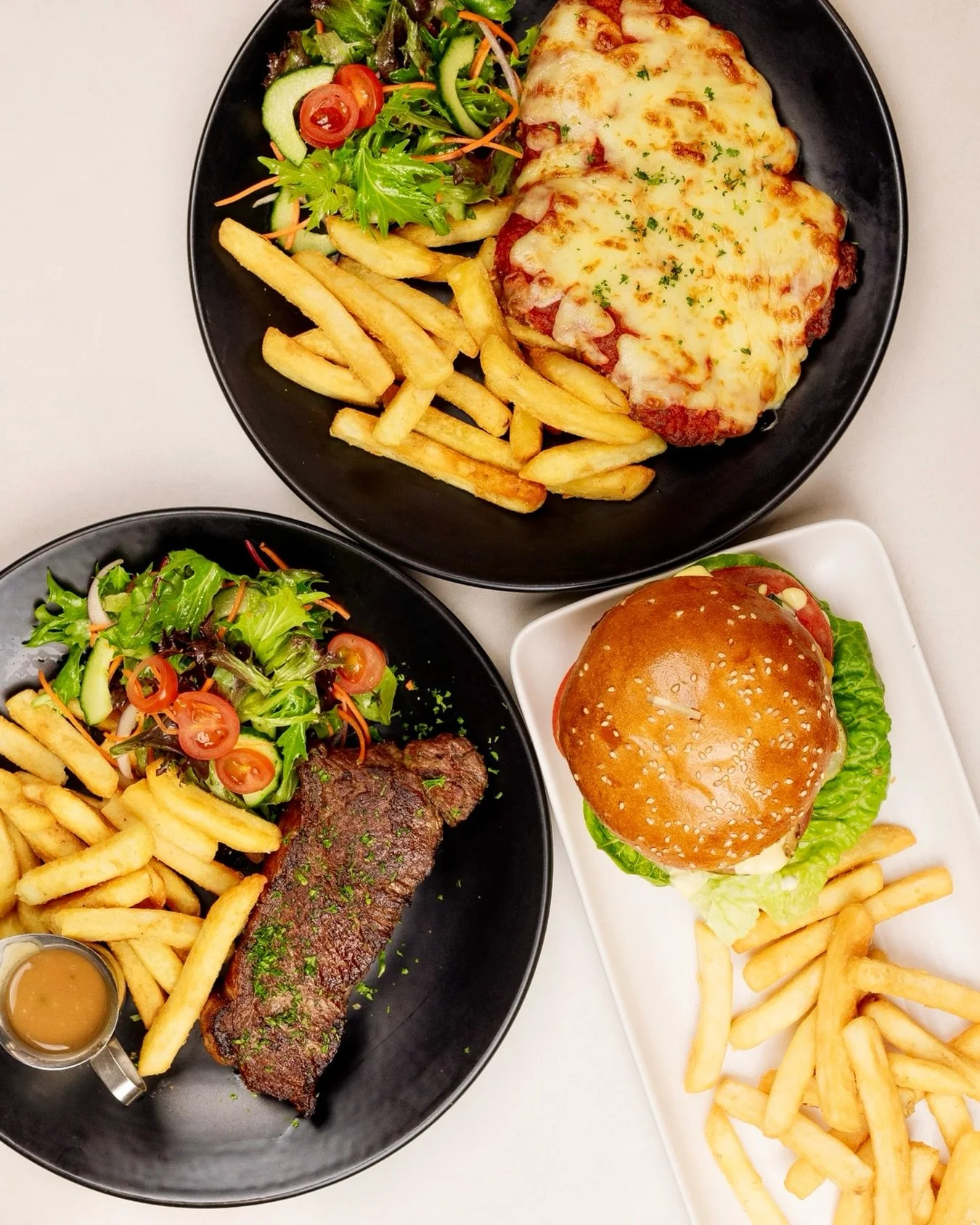 Craving that perfect pub meal? Come see us at Bells for your favourite pub classics at wallet-friendly prices! From Monday to Thursday all day long, we dish up $25 meals served with your choice of a pot, wine or soft drink.

On Mondays, our schnitzel