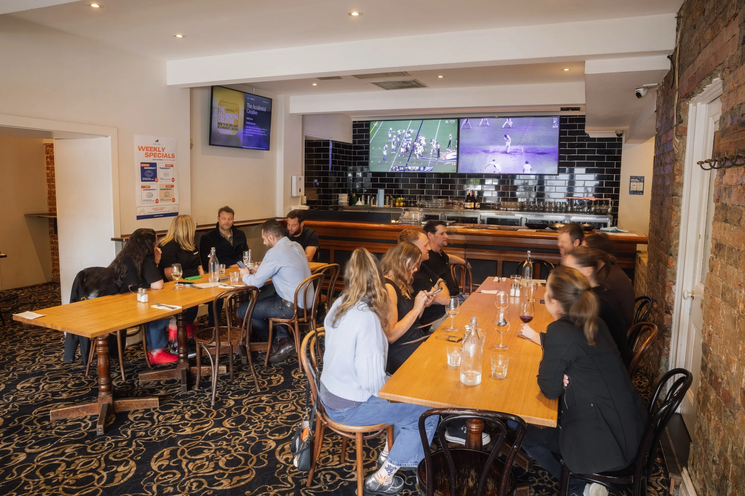 Reward your team for their year of hard work with an EOFY event worth getting excited about!

From long-table dinners and rooftop drinks to large-scale cocktail parties, our versatile event spaces make it easy to create a celebration that suits your 