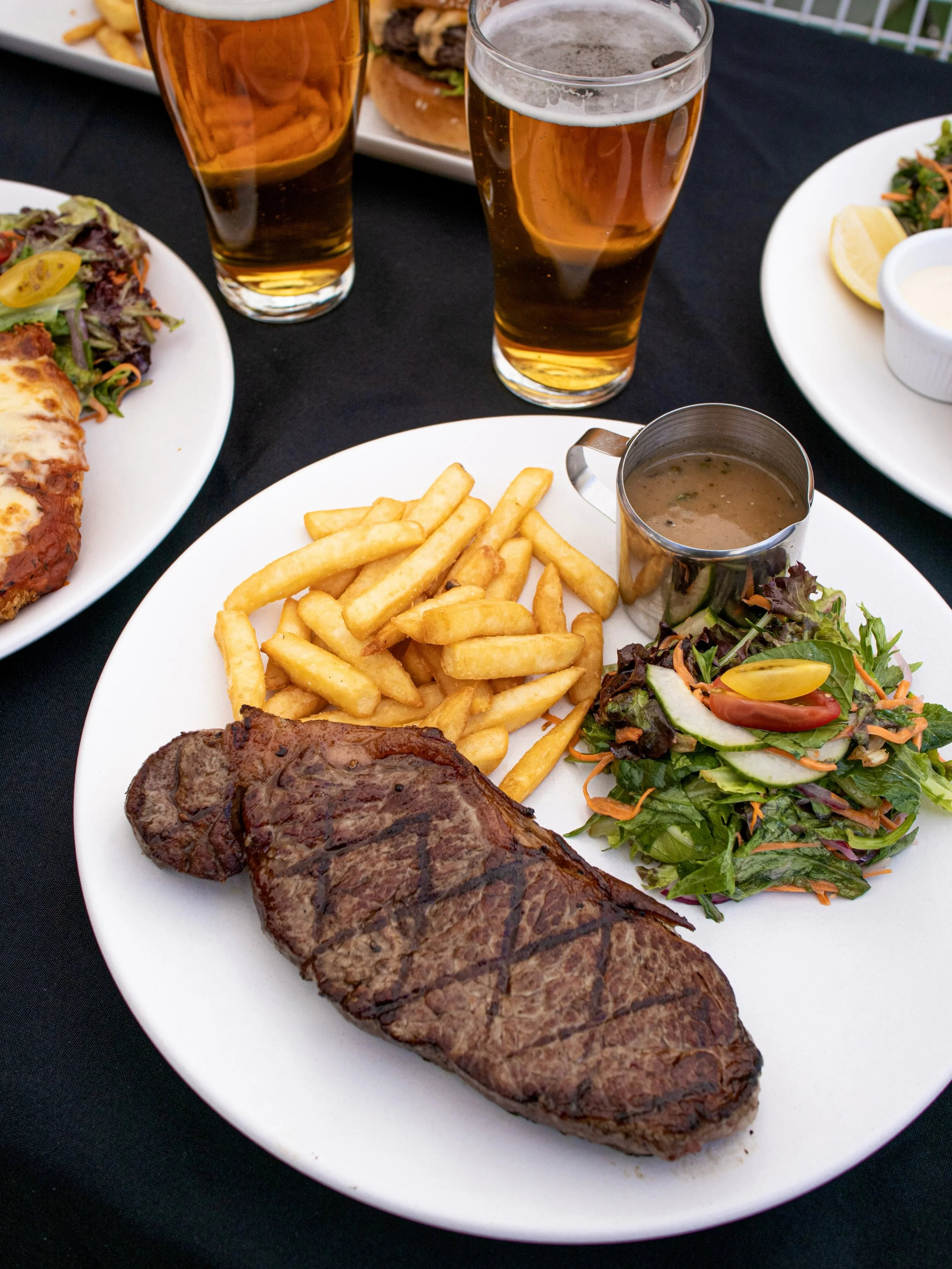 From Monday to Thursday, we serve up your favourite pub classics for just $25 each paired with your choice of a beer, wine or soft drink.

Start the week with a schnitzel on Monday, tackle a burger on Tuesday, settle in for a 250g porterhouse steak o
