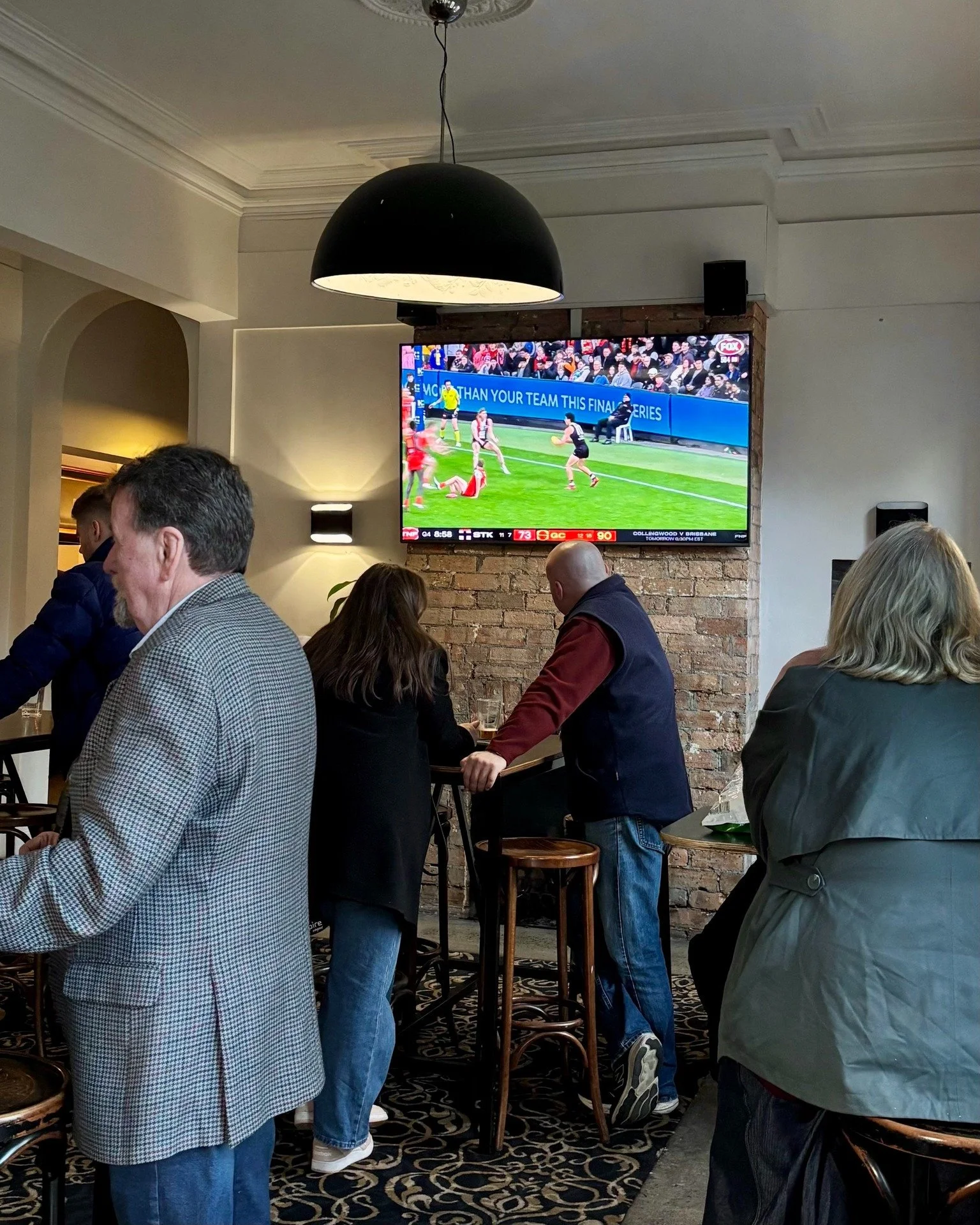 Finals footy has arrived! Lock in your spot for the biggest games at Bells Hotel.

Our $70 Siren to Siren package gives you a prime viewing spot in the Parlour Bar or Sports Bar, with a great view of the big screens from every seat, and drinks from t