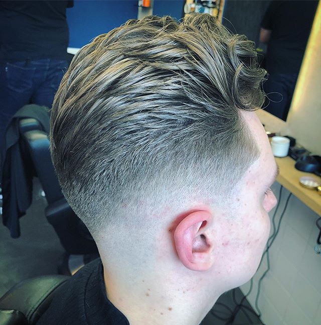 💈#barbershop #barber #barbershopconnect #dutchbarbersconnect #dutchbarber #barbier #menshair #qualitycuts #fadegame #pompadour #taperfade #lowfade #skinfade #pomade #suavecito