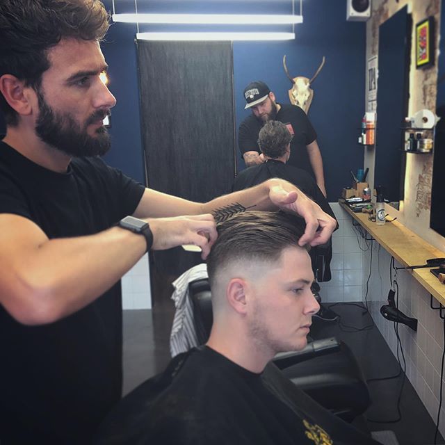 Suavecito all day!💈#barber #barbershop #thomasbarbershop #barberconnect #barbersconnect #dutchbarbersconnect #barbershopconnect #fadegame #skinfade #taperfade #suavectio #menshair #haircut