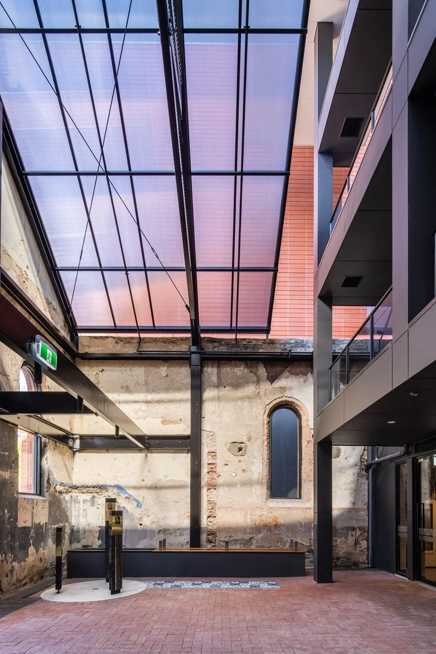 06_XX_SpenceonLight_TV-MW-HW_David-Sievers Large.jpeg