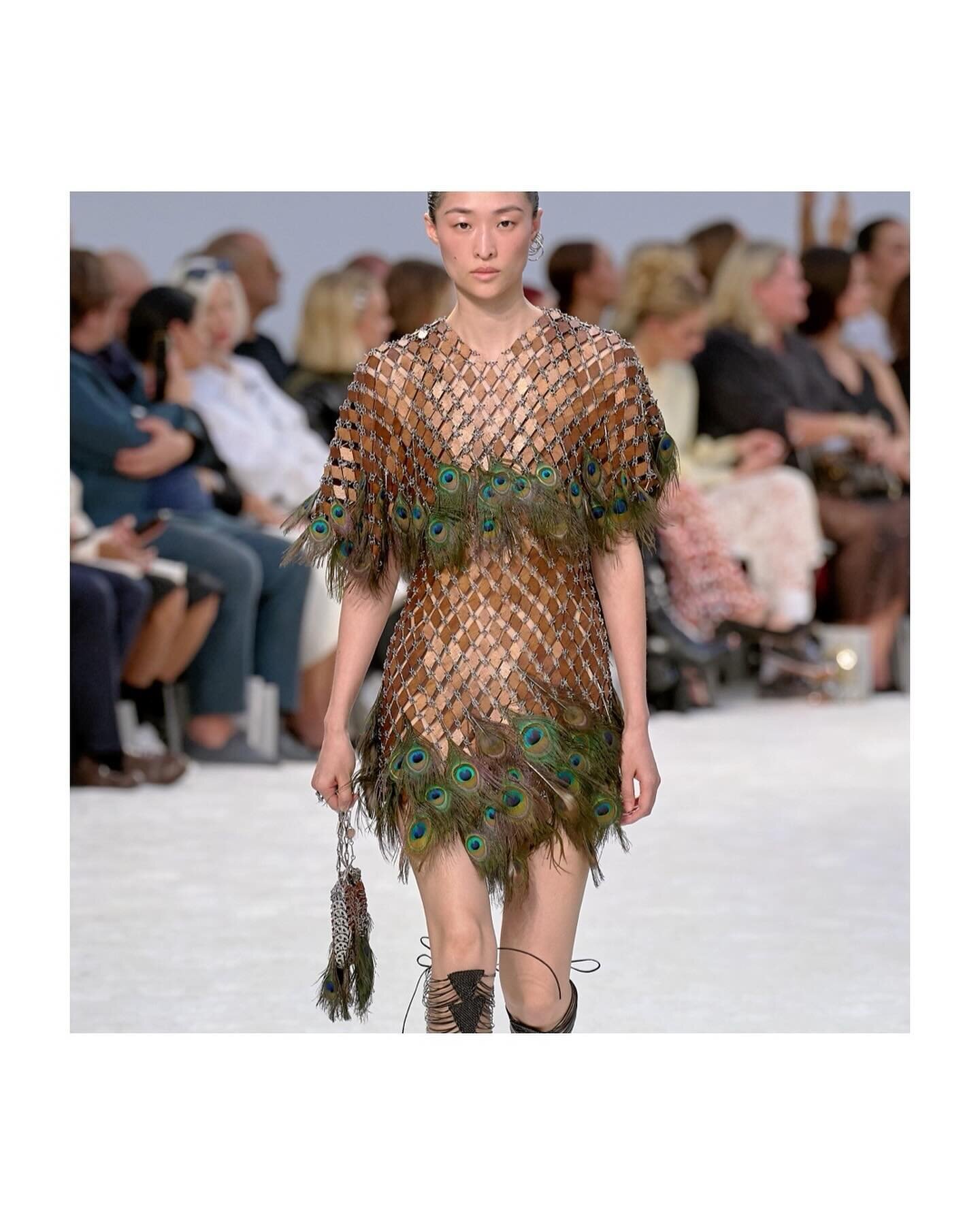 RABANNE - Printemps/&Eacute;t&eacute; 2024

@rabanne by&nbsp;@juliendossena
Feather look , Look N&deg;23 &amp; Look N&deg;25
Collection Ready-To-Wear, Spring 2024

Thank you for trusting&nbsp;@maisonfevrier
&bull;
&bull;
&bull;
#rabanne #juliendossen