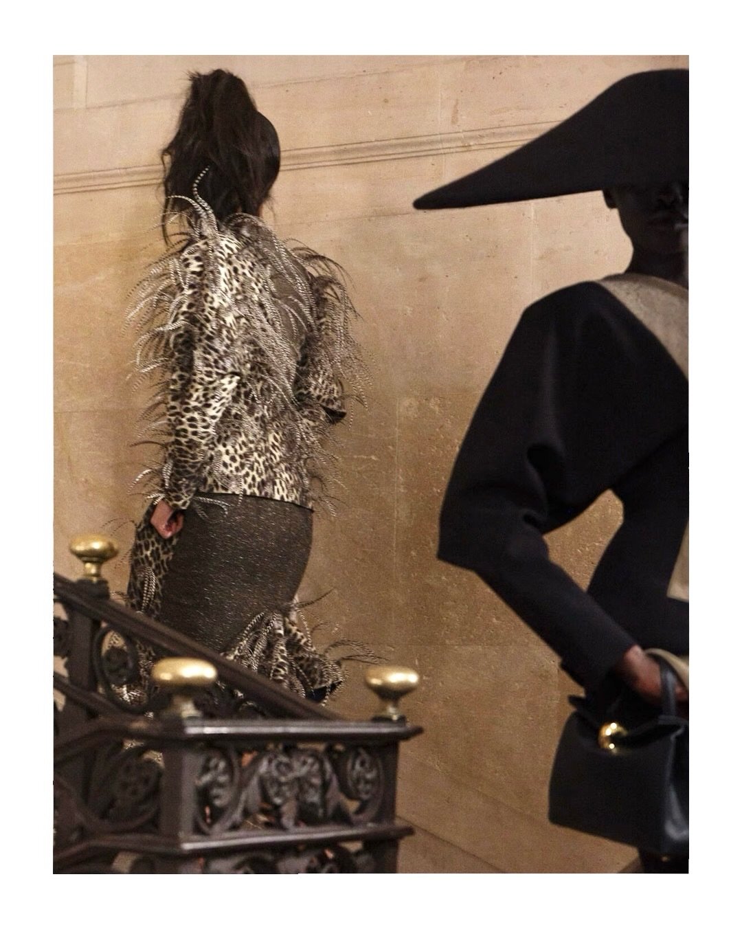 JACQUEMUS - Collection &laquo;&nbsp;Le Palmier&nbsp;&raquo;

@Jacquemus 
Ensemble Tailleur adorned with Grizzly Rooster Feathers, LOOK N&deg;17 / N&deg;32
Collection &laquo;&nbsp;Le Palmier&nbsp;&raquo; SS26

MADE IN PARIS

Thank you for trusting&nbs