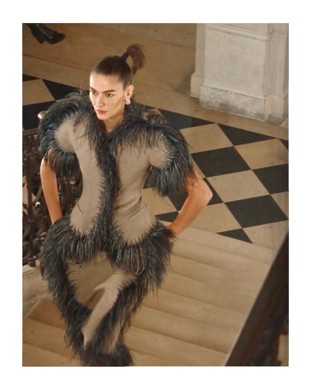 JACQUEMUS - Collection &laquo;&nbsp;Le Palmier&nbsp;&raquo;

@Jacquemus 
Ensemble Tailleur adorned with Glycerin&eacute; Ostrich Feathers, LOOK N&deg;49
Collection &laquo;&nbsp;Le Palmier&nbsp;&raquo; SS26

MADE IN PARIS

Thank you for trusting&nbsp;