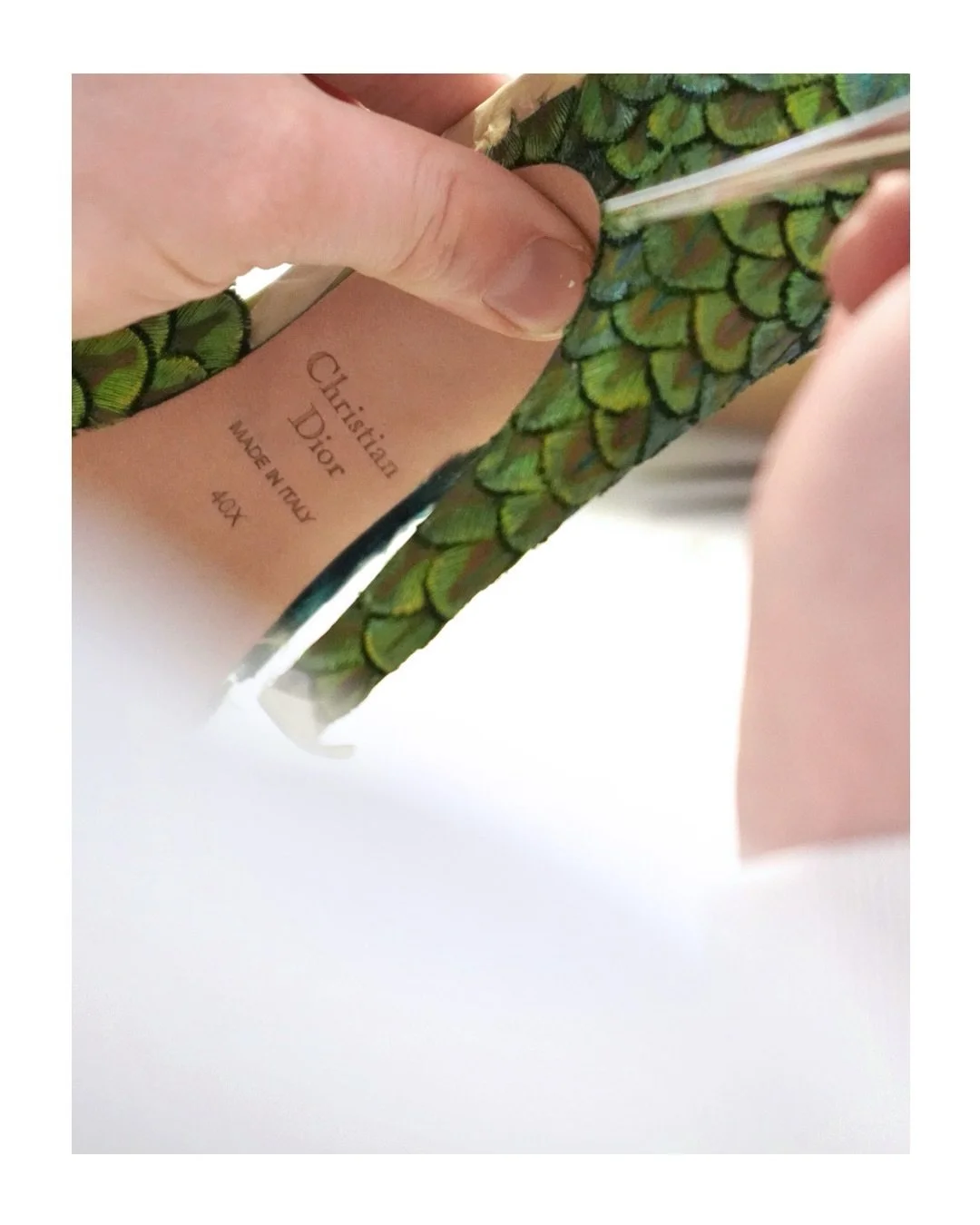 DIOR - Haute Couture SS26, Accessories

Discover the making of these Haute Couture shoes and evening clutch, meticulously adorned with peacock feathers &mdash; entirely handcrafted by the artisans of @maisonfevrier in Paris

@dior by&nbsp;jonathan.an