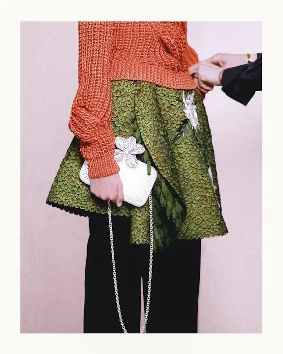 DIOR - Haute Couture SS26, Look N&deg;42

Discover the making of this Haute-Couture skirt, meticulously adorned with peacock feathers &mdash; handcrafted by the artisans of @maisonfevrier in Paris

@Dior by&nbsp;Jonathan.Anderson
Haute Couture SS26, 