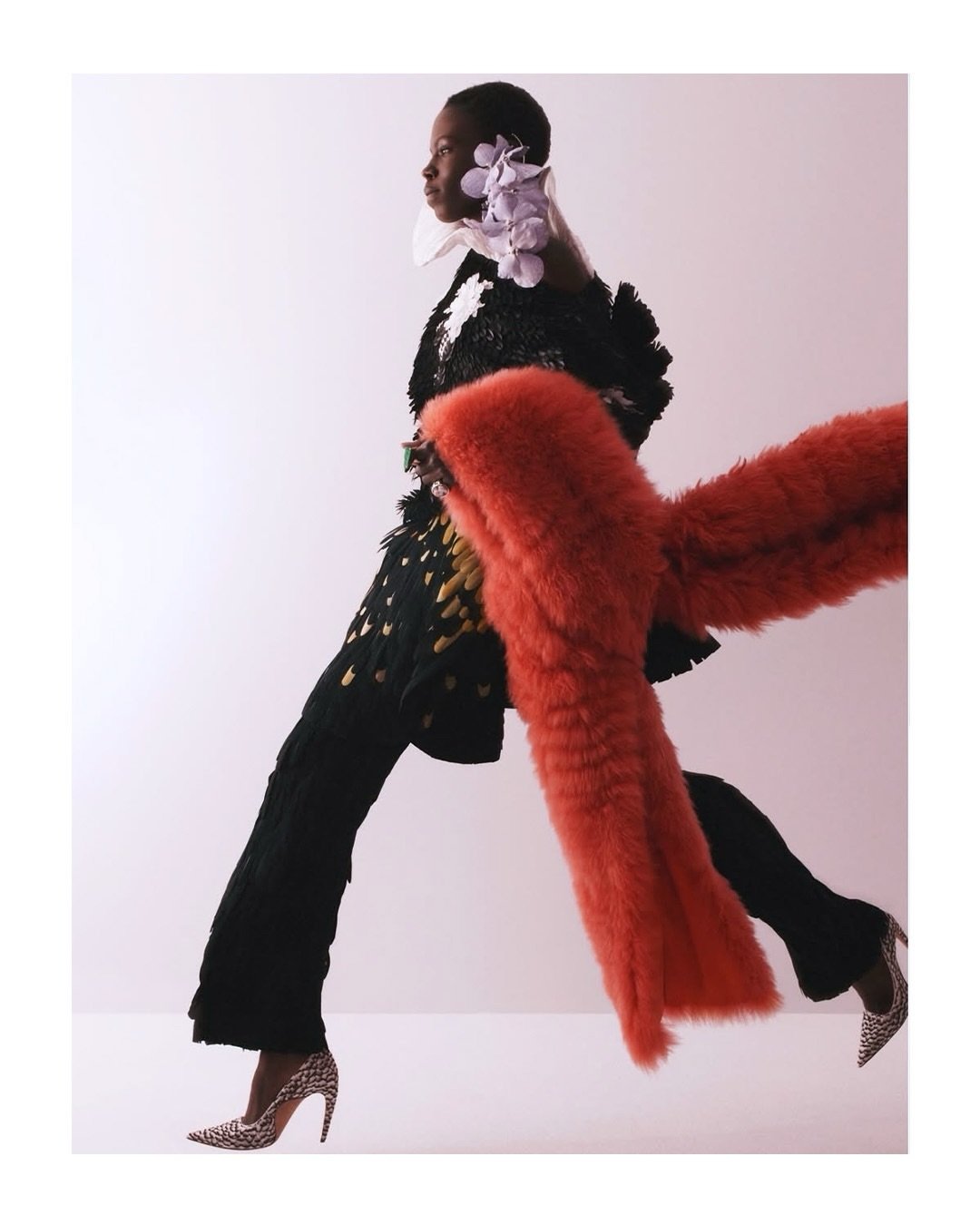 DIOR - Haute Couture SS26, Look N&deg;05

Discover the making of this ensemble pants-skirt, meticulously adorned with feathers &mdash; handcrafted by the artisans of @maisonfevrier in Paris

@Dior by&nbsp;Jonathan.Anderson
Haute Couture SS26, Look N&