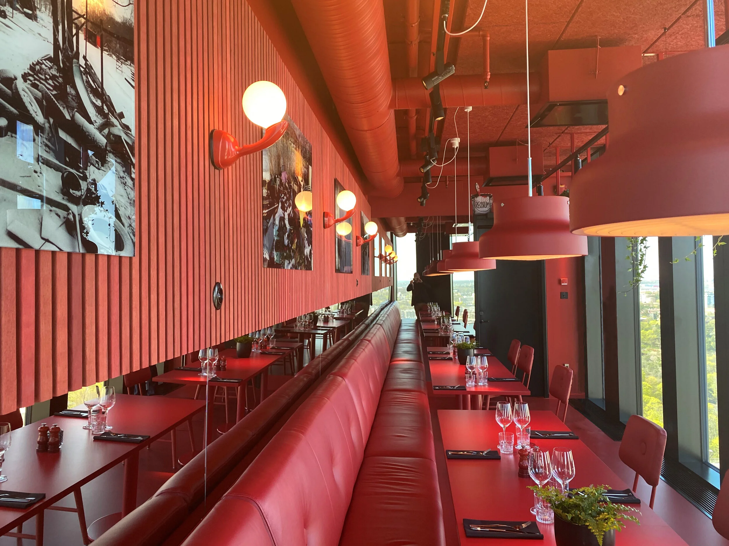 Svindlande skybar kröner Stockholms nya landmärke