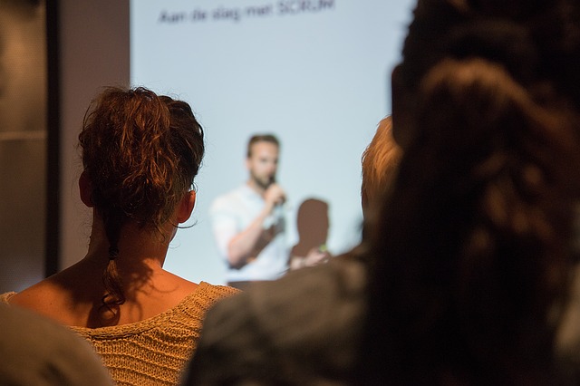 speaking-1453068_640.jpg