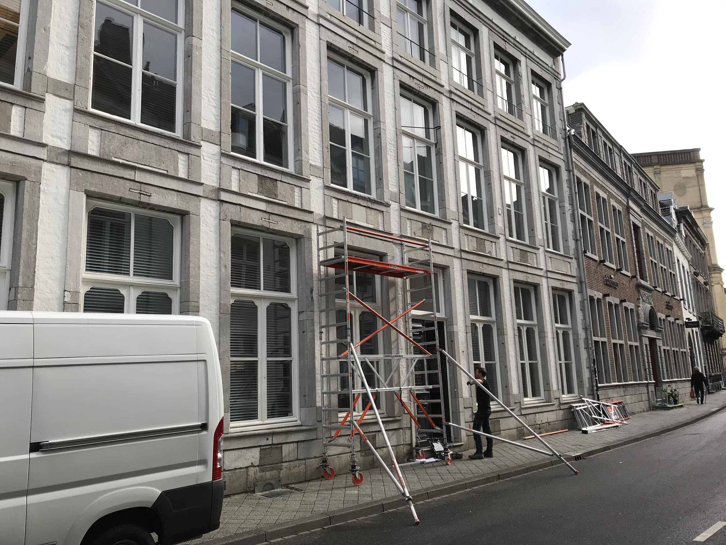   Adelmeijer Hoyng Lawyers    Precision job for facade signage  