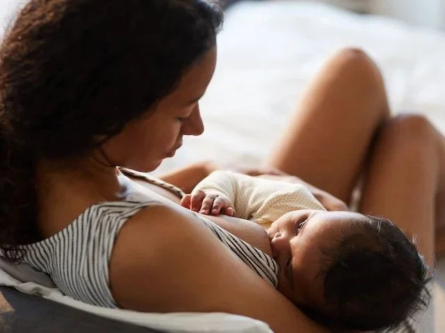 Postpartum help with nipple pain, low milk supply, engorgement, mastitis, low weight gain, exclusive pumping, breastfeeding positions, weaning