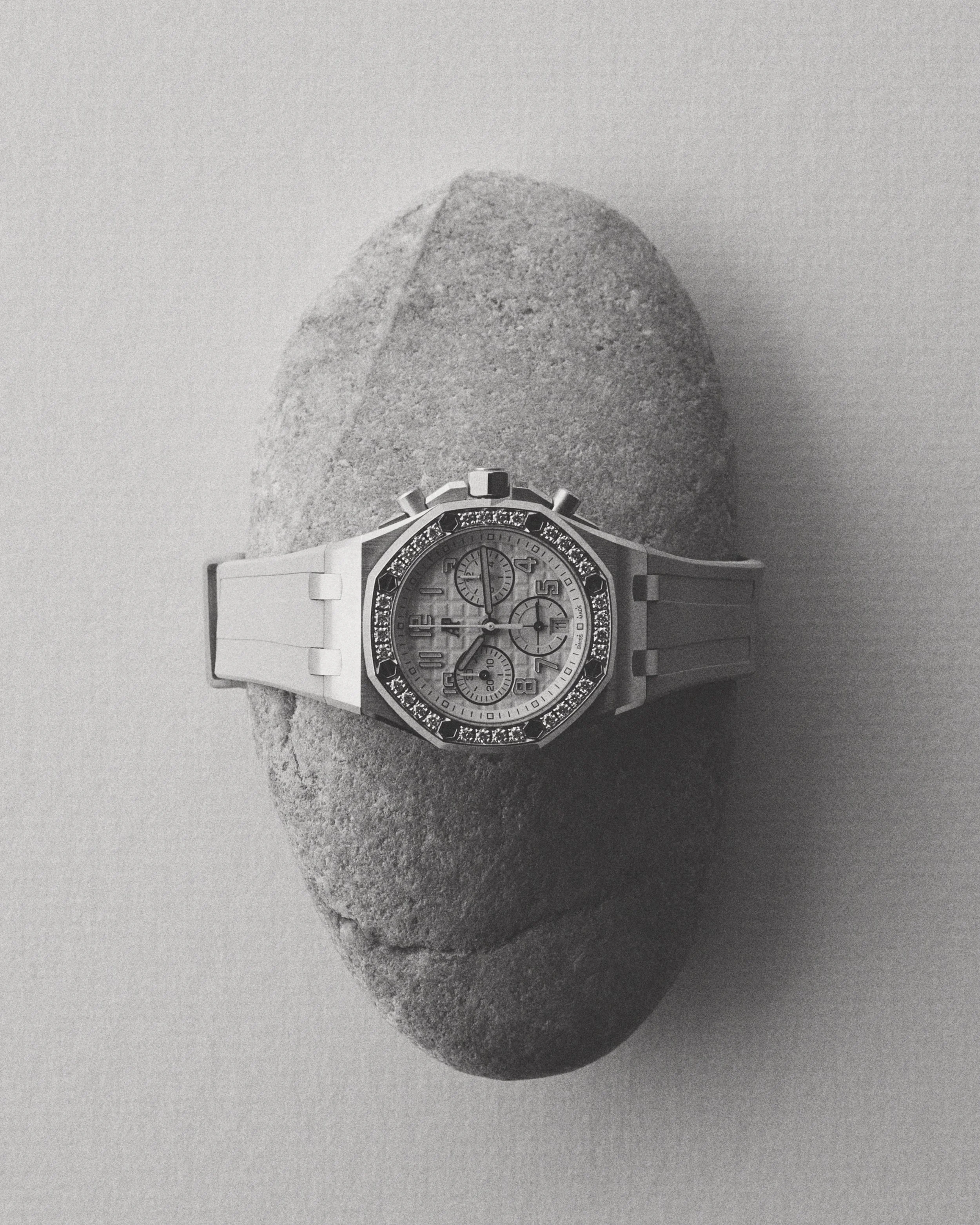 Vogue Scandinavia Watches_01 blue with diamonds_040 2.jpg